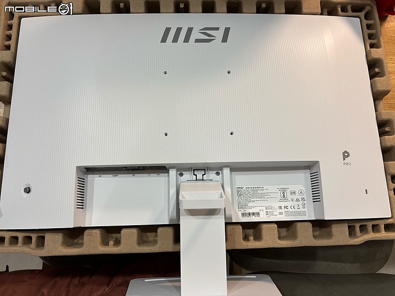 點我看大圖 MSI PRO MP273W E14A 開箱|幫女兒升級第一個學習桌面,順便讓 Hello Kitty 50週年鍵鼠正式出山