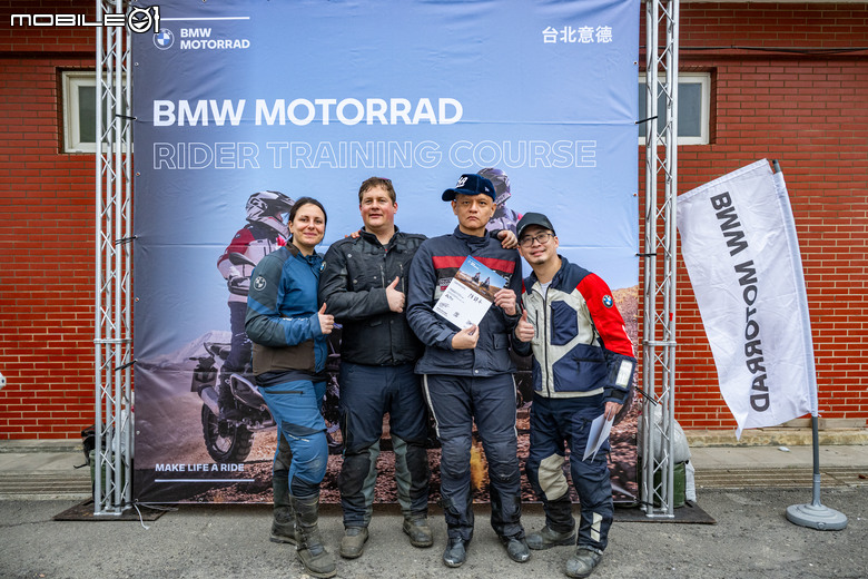 點我看大圖 BMW Motorrad 越野駕駛訓練課程全記錄,國際教官手把手帶你解任務!