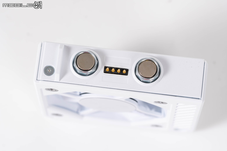 ROG CROSSHAIR X870E GLACIAL 主機板開箱實測 不光配置性能頂尖 更具備雙 10 GbE 海量高速傳輸
