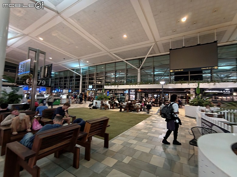 中華航空 CI057 桃園&rArr;墨爾本、CI054 布里斯本&rArr;桃園、澳洲國內線 維珍航空 VA827 墨爾本&rArr;雪梨、VA511 雪梨&rArr;黃金海岸，以及東澳四城之四座機場 — 2026東澳洲四大城巡遊之航空行程段