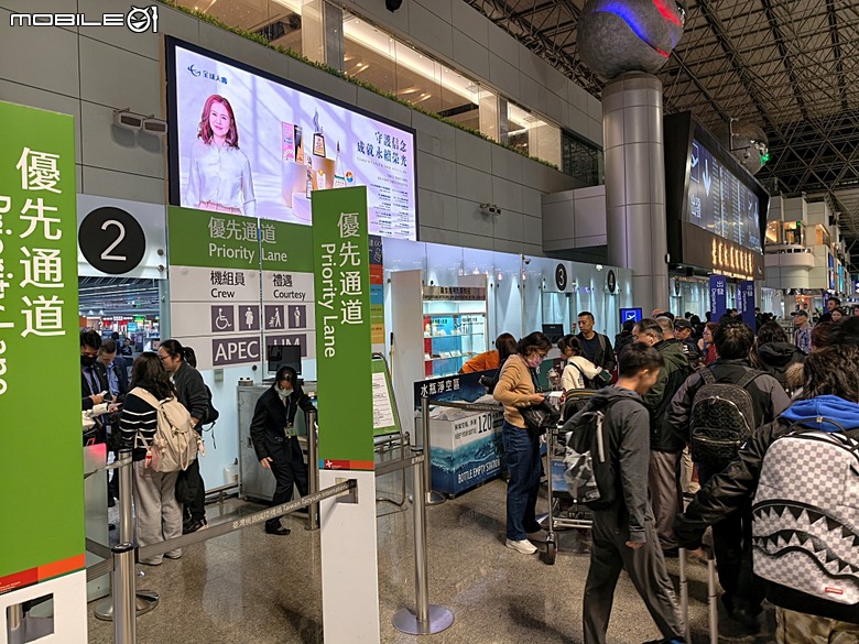 中華航空 CI057 桃園&rArr;墨爾本、CI054 布里斯本&rArr;桃園、澳洲國內線 維珍航空 VA827 墨爾本&rArr;雪梨、VA511 雪梨&rArr;黃金海岸，以及東澳四城之四座機場 — 2026東澳洲四大城巡遊之航空行程段