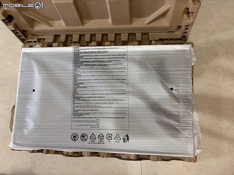點我看大圖 MSI PRO MP273W E14A 開箱|幫女兒升級第一個學習桌面,順便讓 Hello Kitty 50週年鍵鼠正式出山