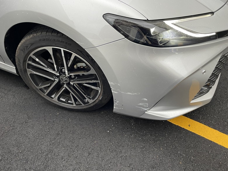 新款camry的保險桿擦撞是否換新