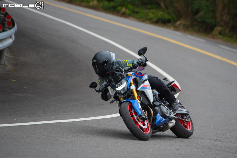 BMW F 900 R試駕報告｜巨劍無鋒、大巧不工！