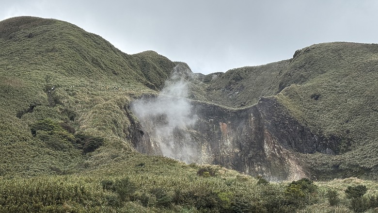 點我看大圖 山與海景色間的週末紀行:鼻頭角與小油坑的觀景與賞鳥行