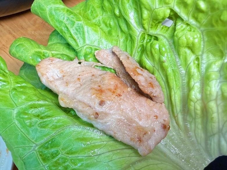 火烤兩吃吃到飽免服務費,泰式醃肉清爽嫩口,聚餐推薦