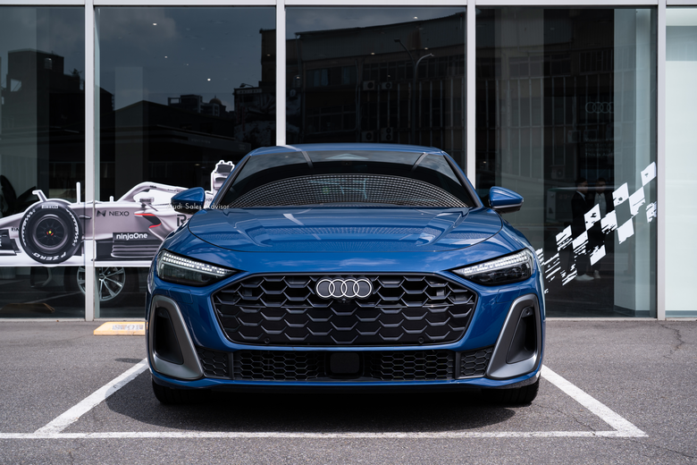 交車分享｜Audi A5 Sedan TFSI 110kW S line｜金屬星夜藍・Ascari Blue Metallic・9W