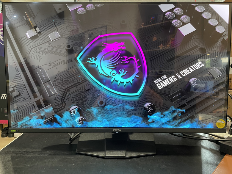 這才叫旗艦畫質的天花板！MSI MPG 322URX QD-OLED 實測開箱 4K 240Hz + QD-OLED畫面細緻到讓人欲罷不能