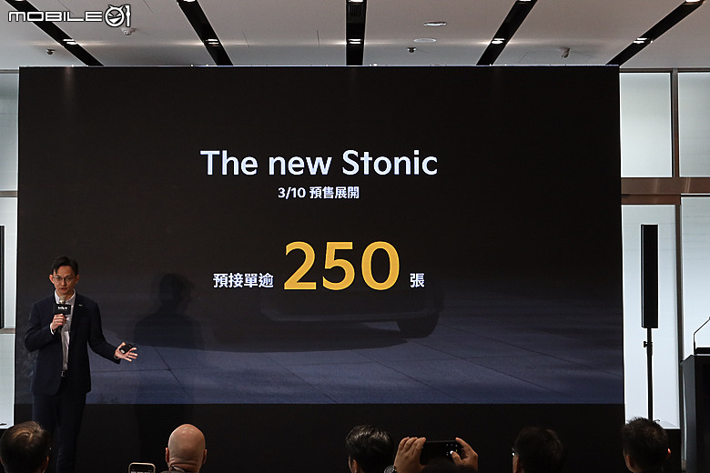 【採訪】Kia Stonic 單一車型 89.9 萬元正式上市，可加價 2 萬選用「莫蘭迪綠套件」！