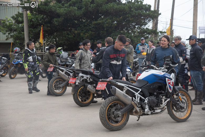 點我看大圖 BMW Motorrad 越野駕駛訓練課程全記錄,國際教官手把手帶你解任務!