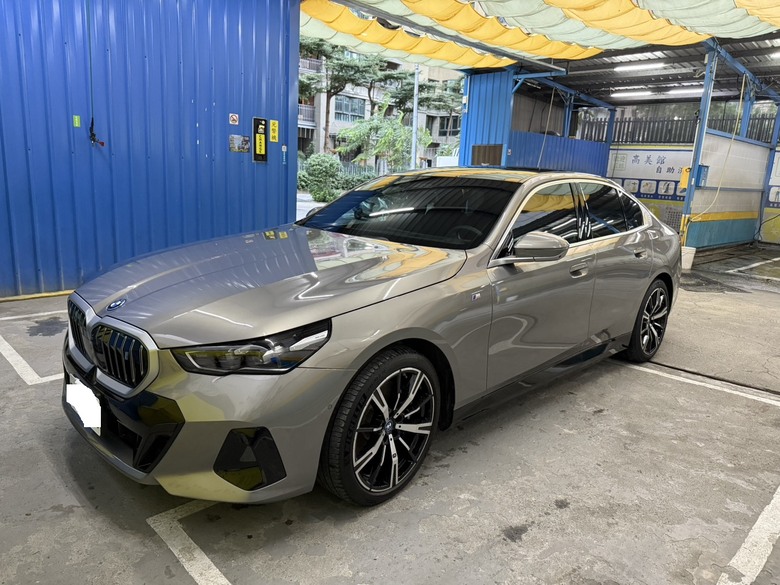 唉~ 大家都這麼有錢嗎?? 汽車版12個熱門討論就有6部好車開箱~ ~