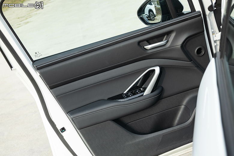 單馬達、雙馬達電耗/續航差多少｜Foxtron Bria 雙車同場電耗測試！