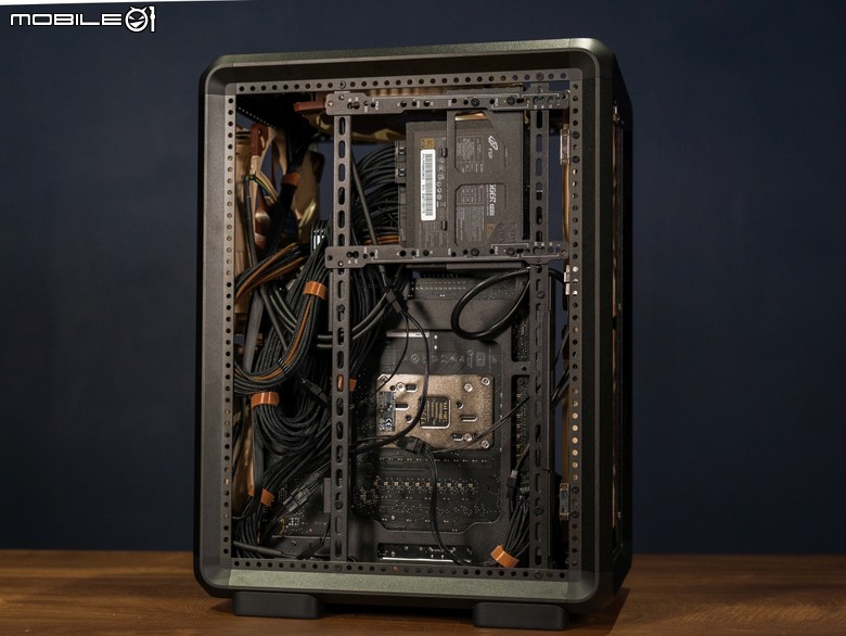 信仰滿載!酷碼 MasterFrame 400 Mesh ft. Noctua NF-A20