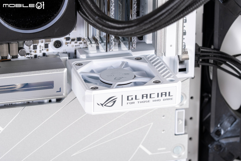 ROG CROSSHAIR X870E GLACIAL 主機板開箱實測 不光配置性能頂尖 更具備雙 10 GbE 海量高速傳輸