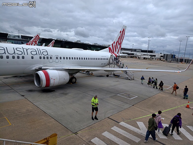 中華航空 CI057 桃園&rArr;墨爾本、CI054 布里斯本&rArr;桃園、澳洲國內線 維珍航空 VA827 墨爾本&rArr;雪梨、VA511 雪梨&rArr;黃金海岸，以及東澳四城之四座機場 — 2026東澳洲四大城巡遊之航空行程段