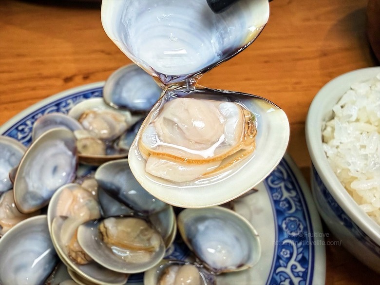 火烤兩吃吃到飽免服務費,泰式醃肉清爽嫩口,聚餐推薦