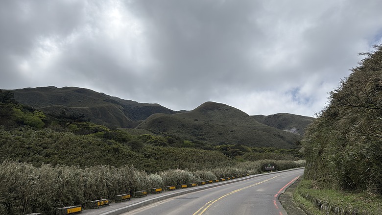 點我看大圖 山與海景色間的週末紀行:鼻頭角與小油坑的觀景與賞鳥行