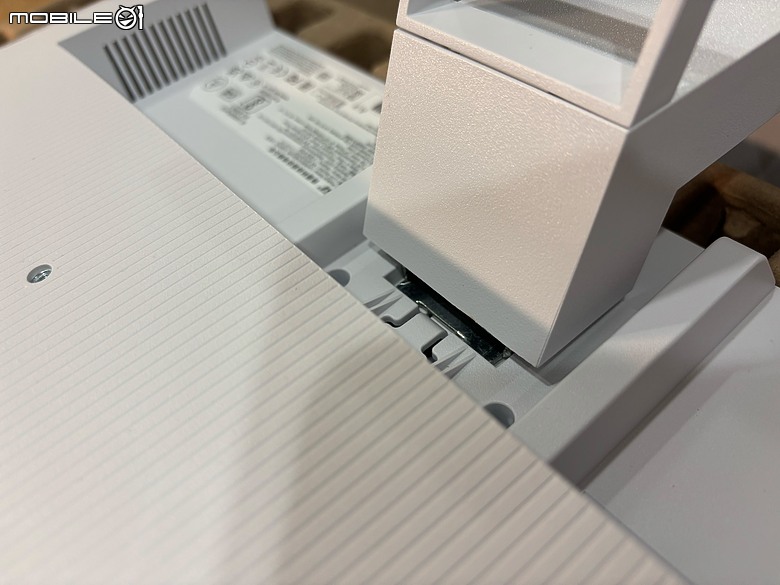 點我看大圖 MSI PRO MP273W E14A 開箱|幫女兒升級第一個學習桌面,順便讓 Hello Kitty 50週年鍵鼠正式出山
