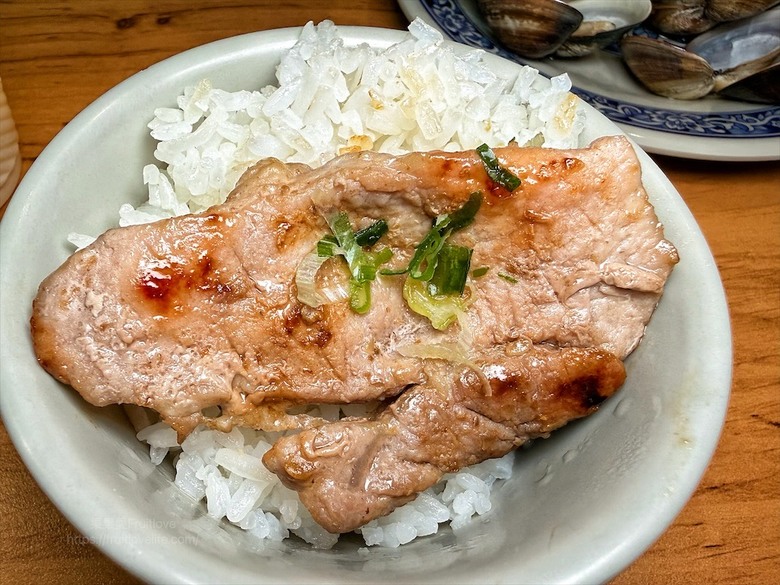 火烤兩吃吃到飽免服務費,泰式醃肉清爽嫩口,聚餐推薦