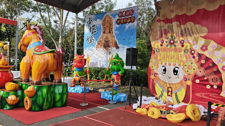 春節過後之走春 & 春酒行 - 桃園燈會 / 新東南海鮮餐廳 / 建國花市~
