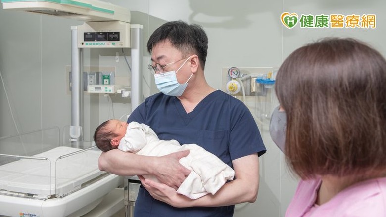 點我看大圖 晚婚晚育成趨勢高齡產婦比例增!醫解析產檢重點、破解孕期迷思