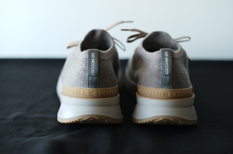 點我看大圖 針織鞋:Berluti Shadow Sneaker vs. Brunello Cucinelli Knit Runner