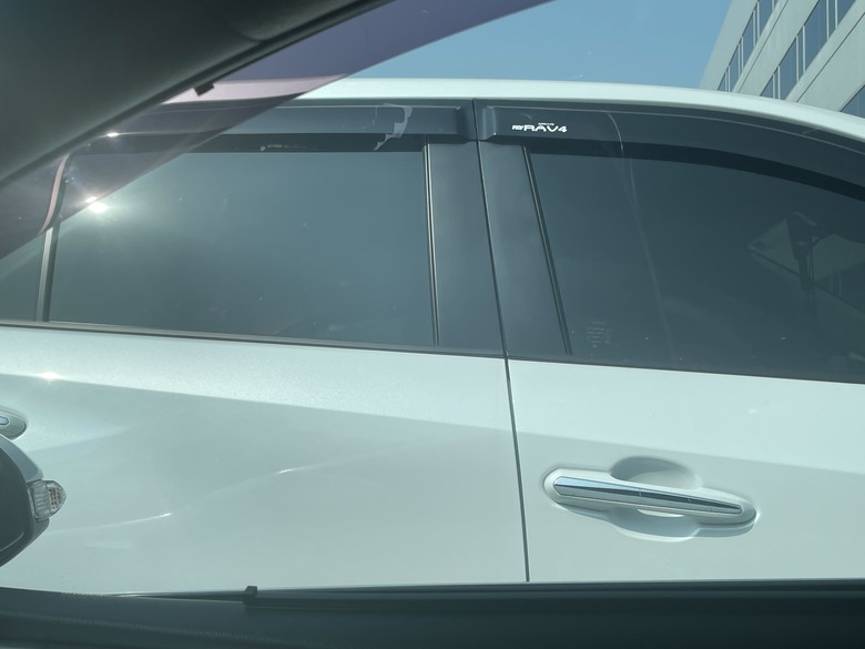 醫生一句話讓我開始研究隔熱紙…換成 真UV400隔熱紙後真的差很多