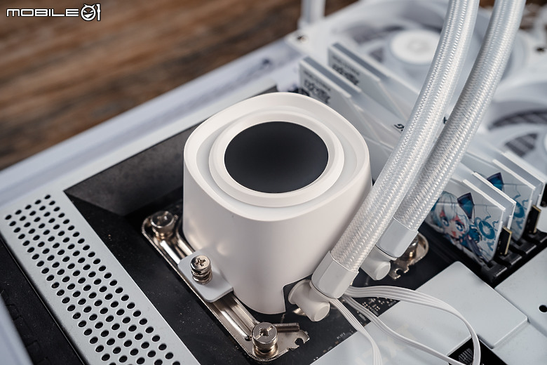 0死角的燈光體驗 INFINITE ROUND R8 & ID-COOLING FX360 LCD簡易開箱
