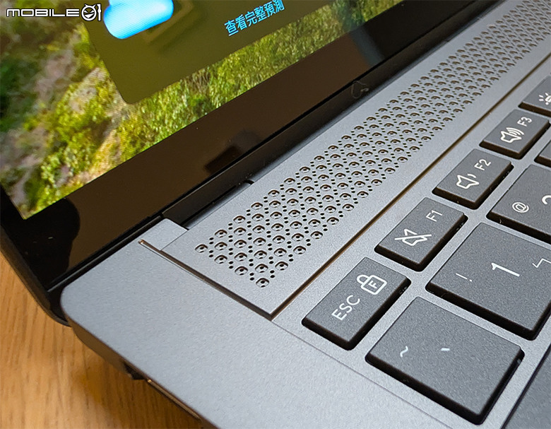 開箱 UX5406AA Ultra 9 386H 隨身筆電