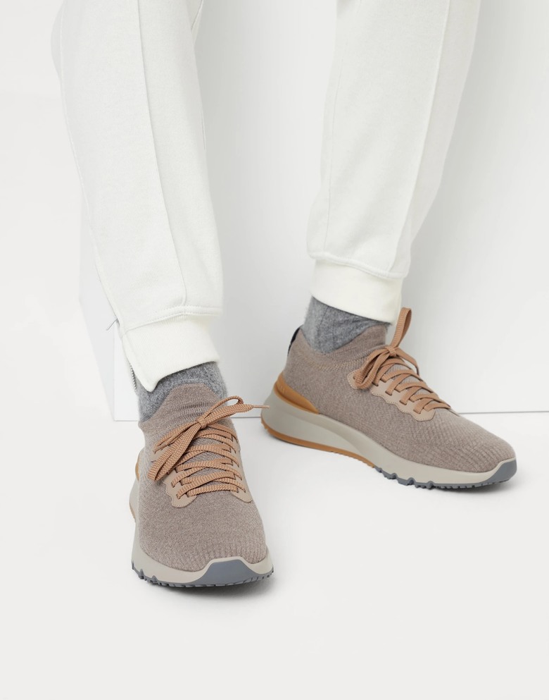 點我看大圖 針織鞋:Berluti Shadow Sneaker vs. Brunello Cucinelli Knit Runner