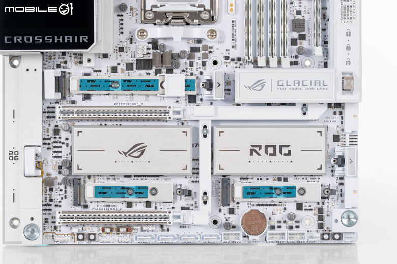 ROG CROSSHAIR X870E GLACIAL 主機板開箱實測 不光配置性能頂尖 更具備雙 10 GbE 海量高速傳輸