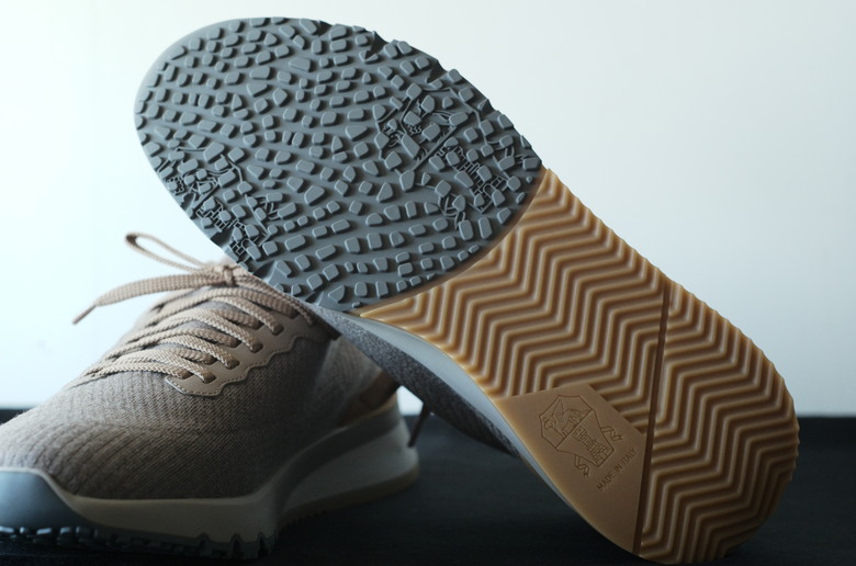 點我看大圖 針織鞋:Berluti Shadow Sneaker vs. Brunello Cucinelli Knit Runner