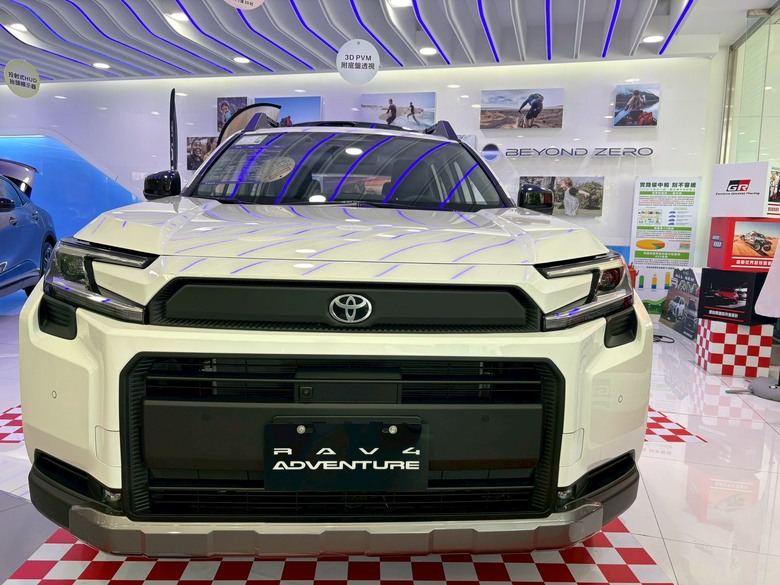 終於換上原廠主機了，第六代RAV4油電旗艦試駕分享