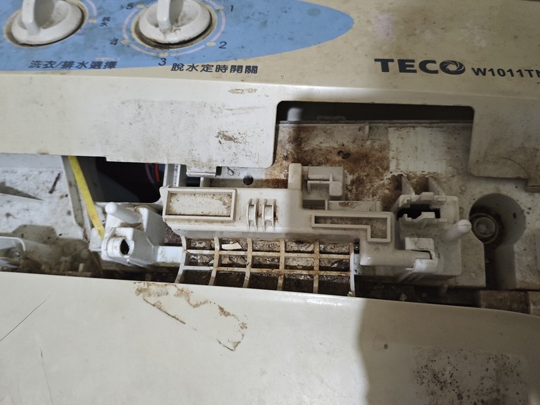 東元洗衣機的上蓋卡榫斷了