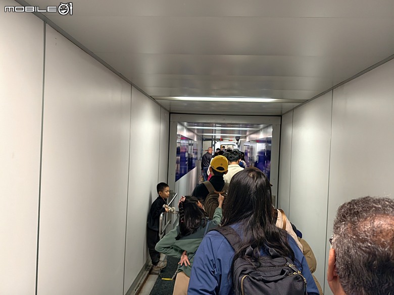 中華航空 CI057 桃園&rArr;墨爾本、CI054 布里斯本&rArr;桃園、澳洲國內線 維珍航空 VA827 墨爾本&rArr;雪梨、VA511 雪梨&rArr;黃金海岸，以及東澳四城之四座機場 — 2026東澳洲四大城巡遊之航空行程段