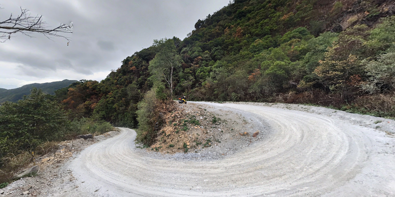 背著書包去越野--白米甕林道台泥大白山礦路