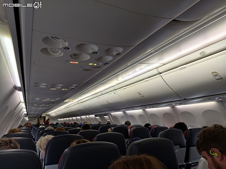 中華航空 CI057 桃園&rArr;墨爾本、CI054 布里斯本&rArr;桃園、澳洲國內線 維珍航空 VA827 墨爾本&rArr;雪梨、VA511 雪梨&rArr;黃金海岸，以及東澳四城之四座機場 — 2026東澳洲四大城巡遊之航空行程段