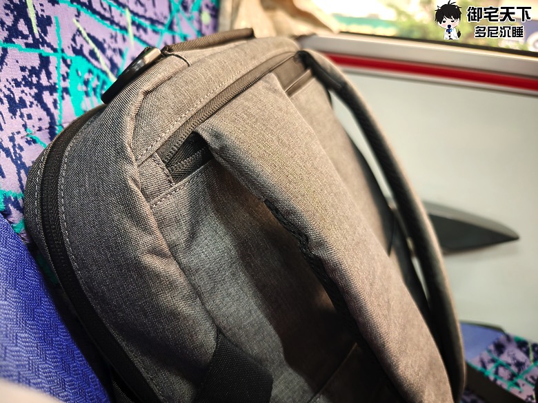 點我看大圖 開箱|【Targus 泰格斯】TBT94304GL 15-16 吋筆電側背後背包 - 是側背包也是後背包,秒切換你的專業與自在!