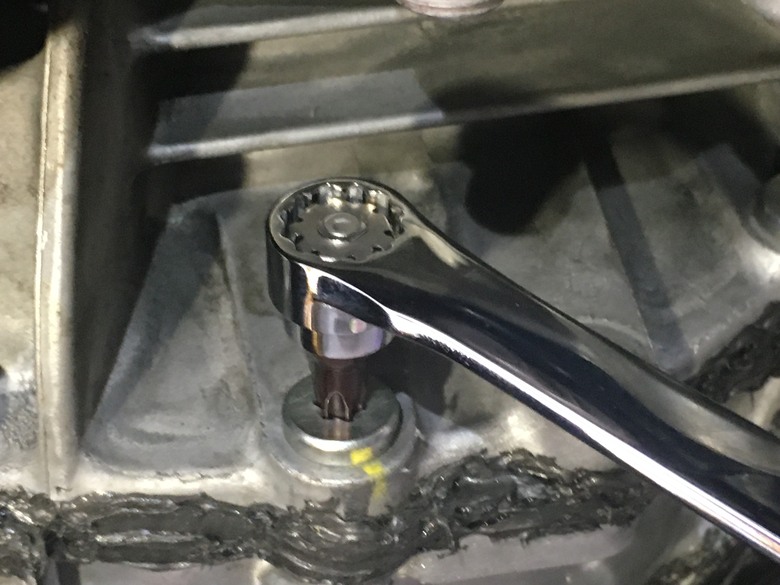 2016 10萬km Mazda 3 變速箱漏油處理2