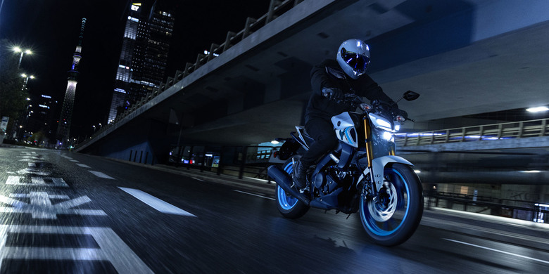 【國內新訊】2026 Yamaha MT-15 全新冰霜灰新色亮相，建議售價118,000元。