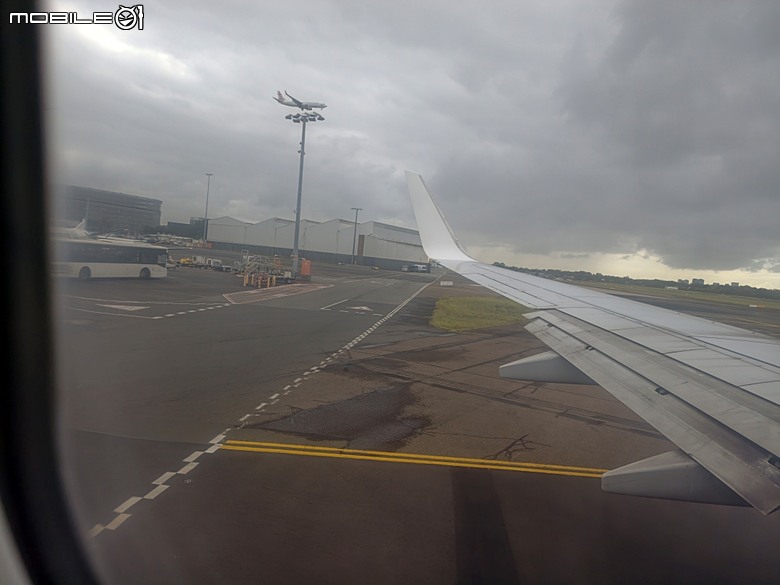 中華航空 CI057 桃園&rArr;墨爾本、CI054 布里斯本&rArr;桃園、澳洲國內線 維珍航空 VA827 墨爾本&rArr;雪梨、VA511 雪梨&rArr;黃金海岸，以及東澳四城之四座機場 — 2026東澳洲四大城巡遊之航空行程段