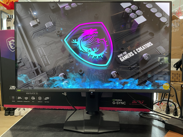這才叫旗艦畫質的天花板！MSI MPG 322URX QD-OLED 實測開箱 4K 240Hz + QD-OLED畫面細緻到讓人欲罷不能
