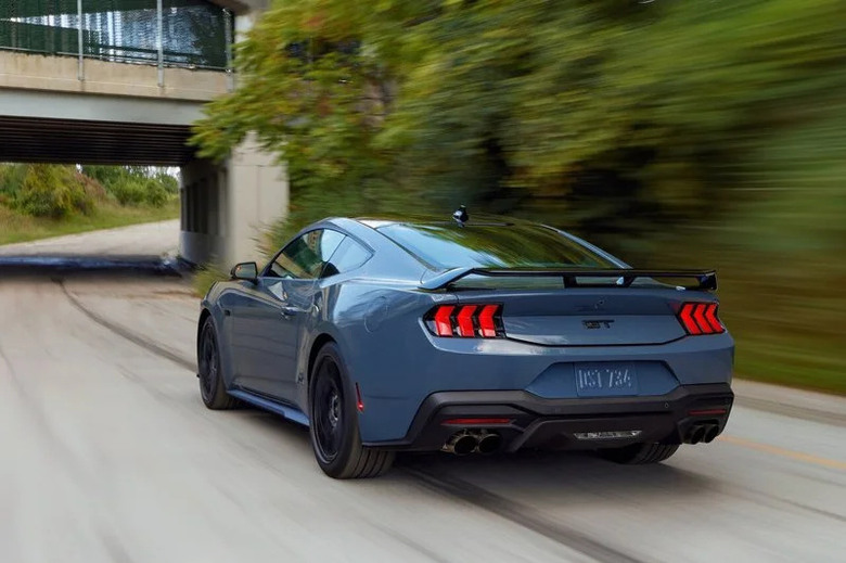 Ford 宣佈將無限期保留 Mustang 手排變速箱,捍衛最後的「駕駛樂趣」!