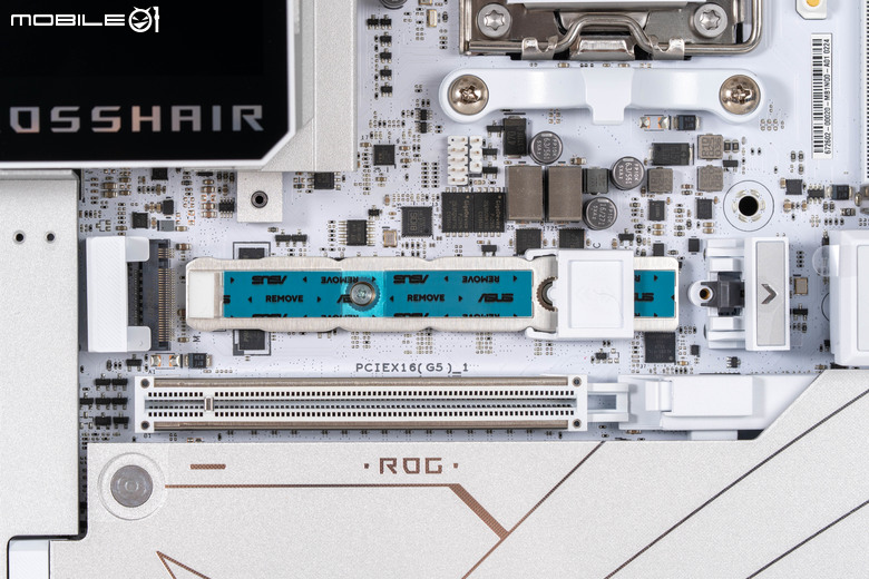 ROG CROSSHAIR X870E GLACIAL 主機板開箱實測 不光配置性能頂尖 更具備雙 10 GbE 海量高速傳輸