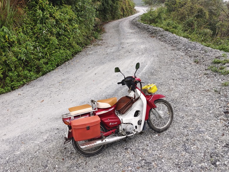 背著書包去越野--白米甕林道台泥大白山礦路
