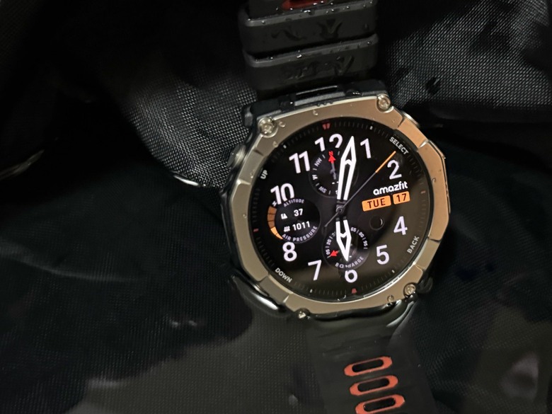 綜合評比---探險者的核心儀表板：Amazfit T-Rex Ultra 2 vs. Garmin Fenix 8 Pro，實戰派的裝備思維