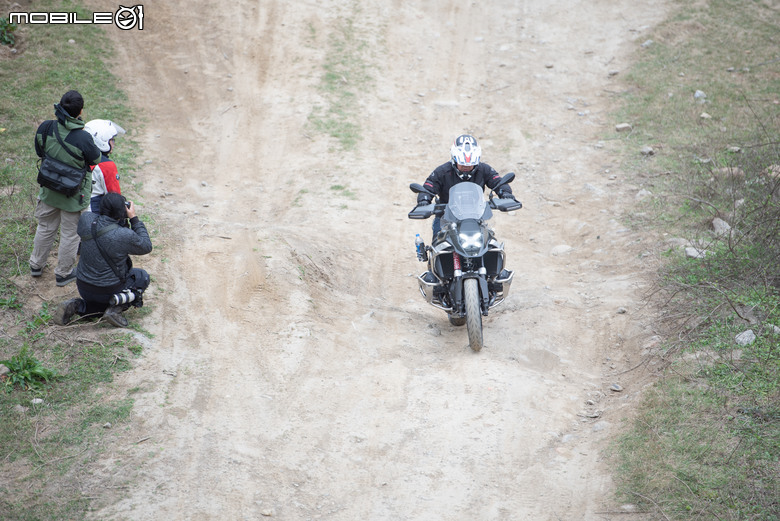 點我看大圖 BMW Motorrad 越野駕駛訓練課程全記錄,國際教官手把手帶你解任務!