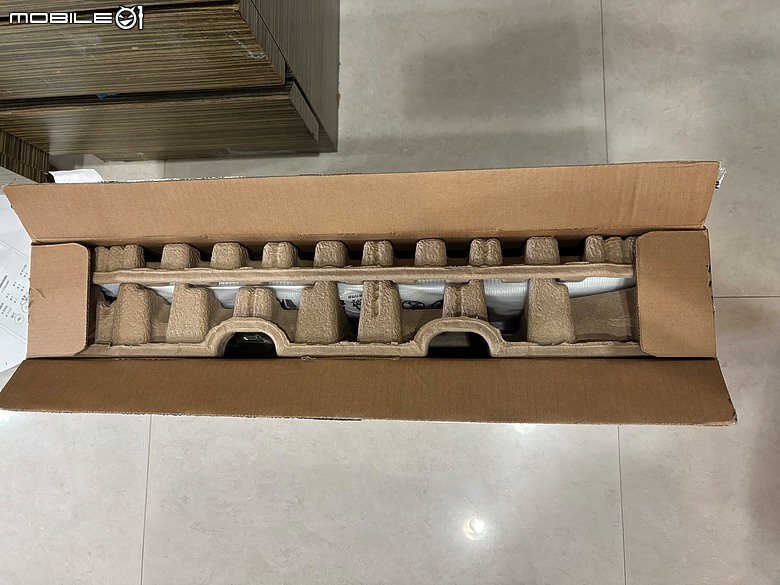點我看大圖 MSI PRO MP273W E14A 開箱|幫女兒升級第一個學習桌面,順便讓 Hello Kitty 50週年鍵鼠正式出山