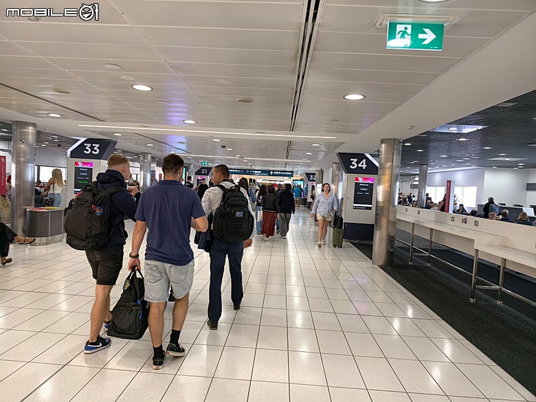 中華航空 CI057 桃園&rArr;墨爾本、CI054 布里斯本&rArr;桃園、澳洲國內線 維珍航空 VA827 墨爾本&rArr;雪梨、VA511 雪梨&rArr;黃金海岸，以及東澳四城之四座機場 — 2026東澳洲四大城巡遊之航空行程段