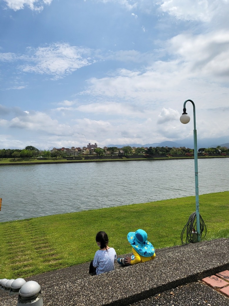 【時光機4年前的親子遊記】宜蘭|慶和橋、悦川酒店、親水公園,陰雨綿綿還是要放電!